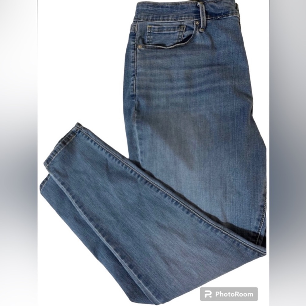 DENIZEN from Levi's - High Rise Skinny Jean - color:
Laguna - Size 14M